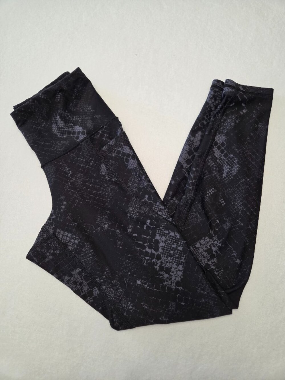 Old Navy Active Elevate Go-Dry Snakeskin Leggings Black Gray Size Women's XS
